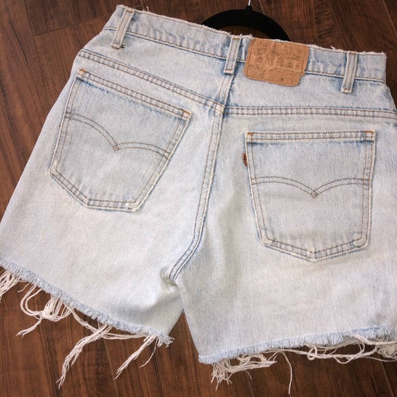 Urban outfitters Levi cut off’s orange tag. - Picture 3 of 5